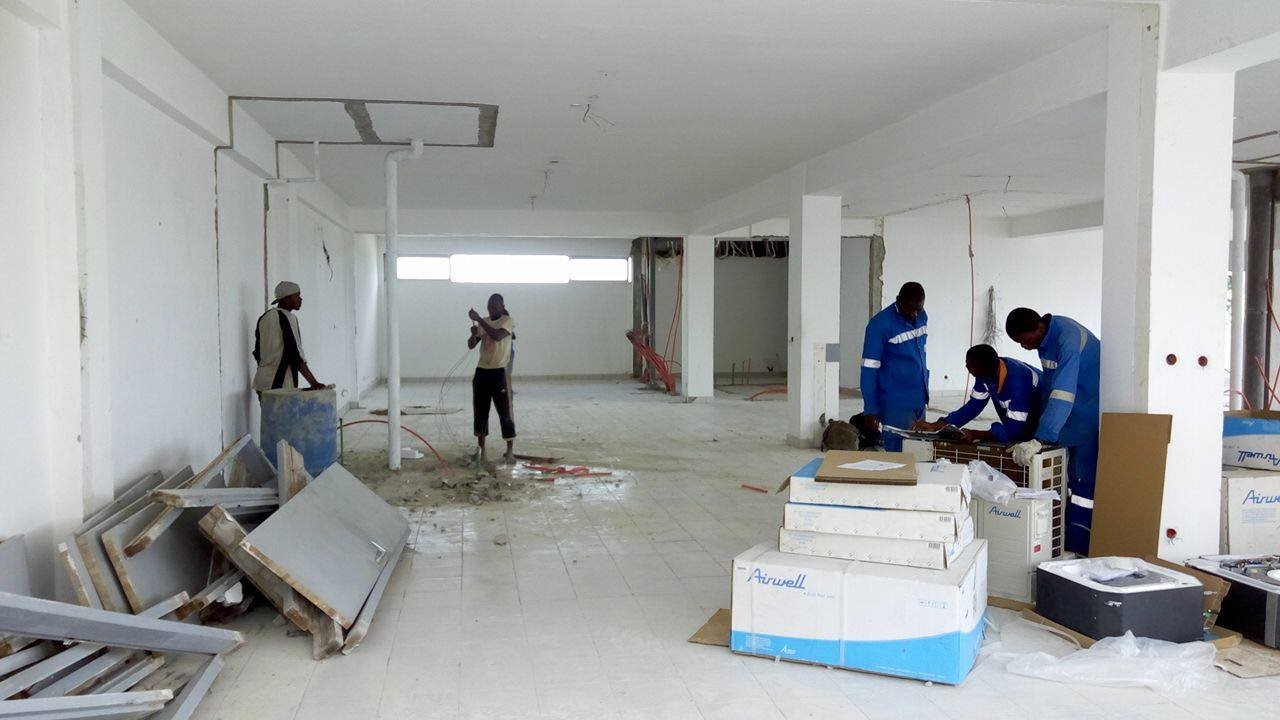 Pose split cassette Phone Group