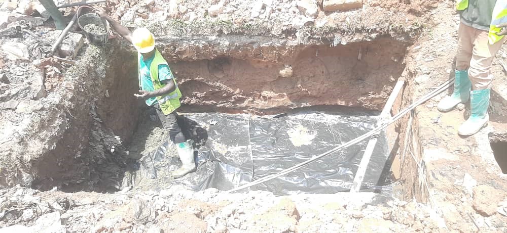 Construction fosse septique station Shell San-Pedro